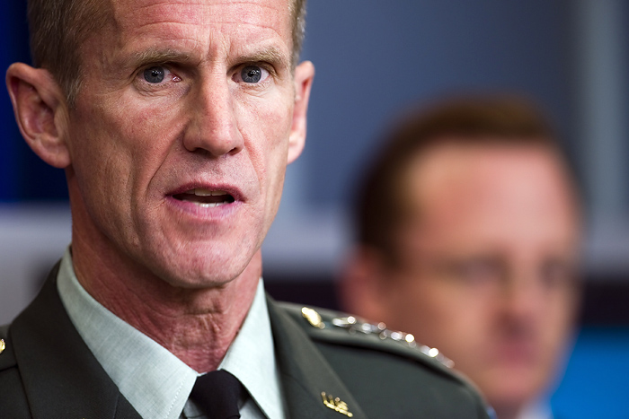 (FILES)US commander in Afghanistan General Stanley McChrystal (R) speaks during a press briefing with White House spokesman Robert Gibbs at the White House in Washington, DC, May 10, 2010. The leading military commander in Afghanistan on June 22, 2010 was summoned to the White House to personally explain published remarks to a US magazine in which he and senior aides mock and criticize top American officials -- including President Barack Obama. Tensions between General Stanley McChrystal and the White House are on full display in the unflattering article in Rolling Stone.  AFP PHOTO/Jim WATSON/FILES