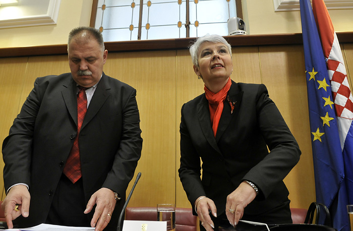 Zagreb, 190510.Sabor, aktualni sat. Ministar financuja Ivan Suker i Premjerka Jadranka Kosor.Foto: Bruno Konjevic / CROPIX
