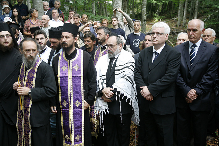 Jadovno, 260610.Predsjednik Republike sudjelovao je na komemoraciji i otkrivanju Spomen ploce zrtvama ustaskog logora Jadovno kod Saranove jame na Velebitu. Foto: Ranko Suvar / CROPIX