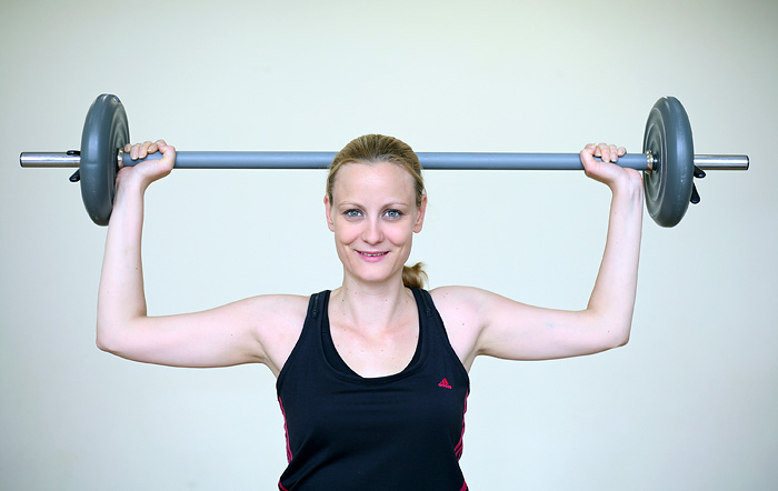 Zagreb, 190610.Novinarka Jutarnjeg lista, Lana Mindoljevic, odlucila je do ljeta skinuti kilograme i doci u formu.U tome ce joj pomoci fitness trenerica Marija Andrijasevic u Fitness i spa centru Vita.Na slici: Lana i Marija.Foto: Neja Markicevic / CROPIX