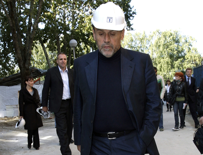 Zagreb, 141009.Studentski dom Stjepan Radic.Obilazak gradilista dvaju novih paviljona u Studentskom domu koji bi trebali biti gotovi do kraja godine 2009.Na slici: Gradonacelnik grada Zagreba Milan Bandic, Foto: Nenad Dugi / CROPIX