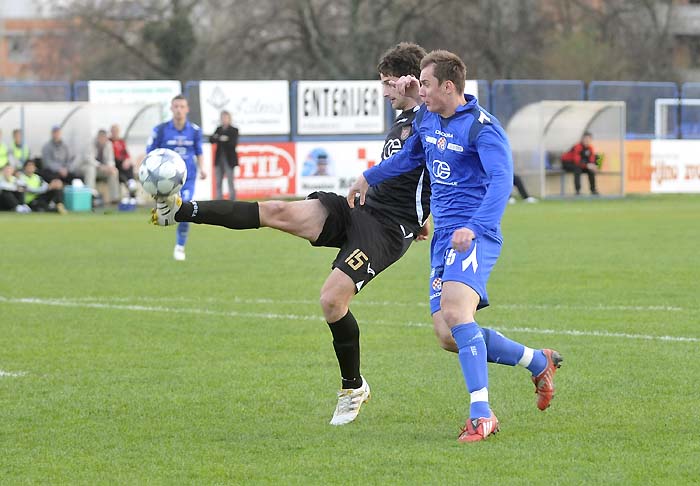 Zagreb, 300310.Prijateljska utakmica izmedju Dragovoljca i Dinama.Na slici: Marko Janjetovic i Karlo Primorac.Foto: Bruno Konjevic / CROPIX