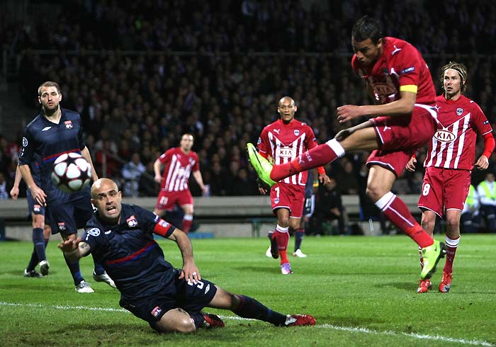 Bordeaux's Marouane Chamakh of Morocco scores the first goal for Bordeaux  during their Champions League quarterfinal first leg soccer match against Lyon, Tuesday, March. 30, 2010, in Lyon stadium, central France. (AP Photo/Lionel Cironneau)