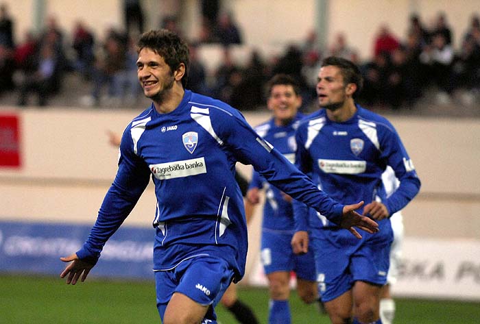 Sibenik, 271009.Stadion Subicevac.Osmina finala Hrvatskoga nogometnog kupa izmedju Sibenika i Rijeke.Na fotografiji: Ermin Zec (Sibenik) slavi gol.Foto: Niksa Stipanicev / CROPIX