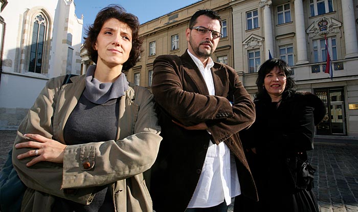 Zagreb, 291009.Novinari HTV-a koji su pred otkaznim rokom zbog svadje sa ravnateljem HTV-a Vanjom Sutlicem, jutros su dosli u Hrvatski sabor na odbor za ljudska prava. Na slici: Maja Sever, Robert Zuber i Lela Knezevic.Foto: Damjan Tadic / CROPIX