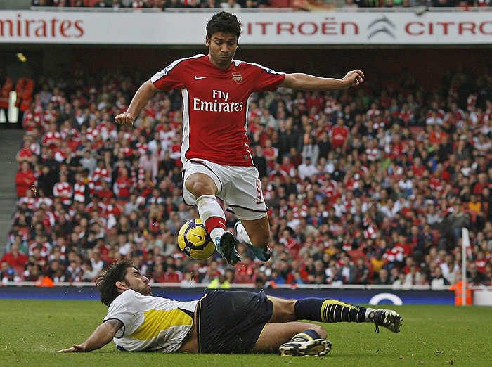 Arsenal's  Eduardo jumps over the challenge ofTottenham Hotspur's Vedran Corluka during the English Premier League soccer match between Arsenal and Tottenham Hotspur at the Emirates Stadium in London, Saturday Oct. 31, 2009. (AP Photo/Akira Suemori)  ** NO INTERNET/MOBILE USAGE WITHOUT FOOTBALL ASSOCIATION PREMIER LEAGUE (FAPL) LICENCE - CALL +44 (0)20 7864 9121 or EMAIL info@football-dataco.com FOR DETAILS **