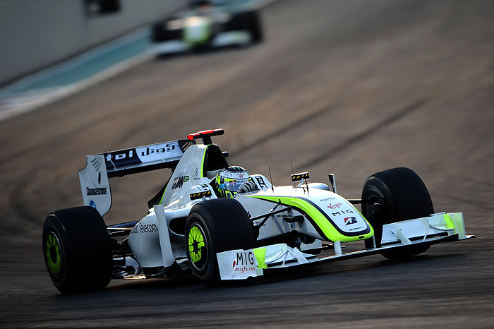 Brawn GP's British driver Jenson Button drives at the Yas Marina Circuit on November 1, 2009 in Abu Dhabi, during the Abu Dhabi Formula One Grand Prix.         AFP PHOTO / FRED DUFOUR