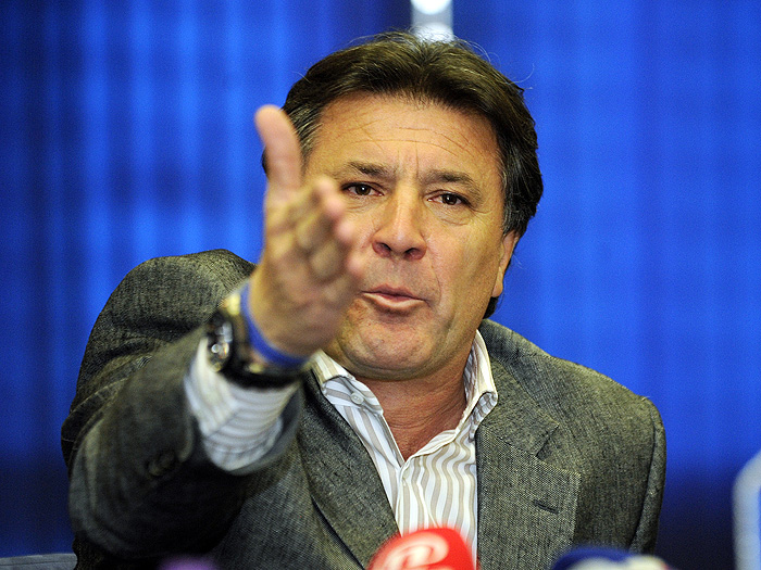 Zagreb, 260209.Stadion u Maksimiru.Konferencija za novinare u Nk Dinamo, dan nakon konferencije u Splitu. Dopredsjednik Dinama Zdravko Mamic odgovara na optuzbe gradonacelnika Splita Ivana Kurete i predsjednika Hajduka Mate Perosa, u plavom salonu. Foto: Drago Sopta / CROPIX