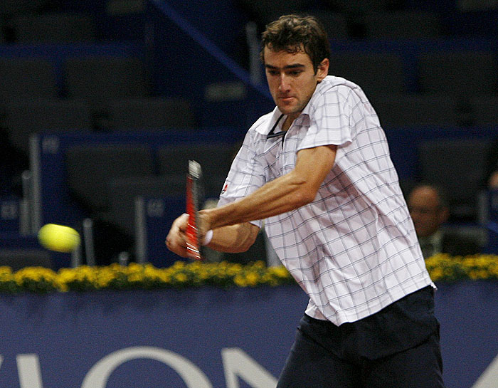 Croatia's Marin Cilic returns the ball to Czech's Radek Stepanek (out of camera range) during their quarter final match at the Swiss Indoors tennis tournament on November 6, 2009 in Basel. AFP PHOTO / SEBASTIAN DERUNGS