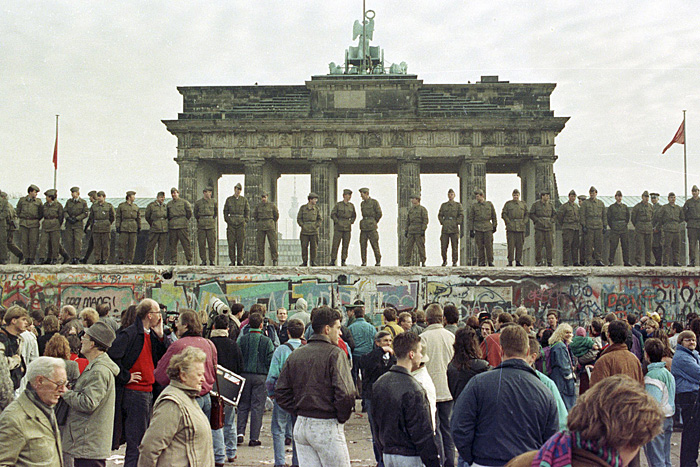 East Berlin border guards stand atop the Berlin Wall in front of the Brandeburg Gate in this November 11, 1989 file photo. Germany on November 9, 2009 marks the 20-year anniversary of the fall of the wall which once divided communist East Berlin from capitalist west Berlin.     REUTERS/Staff/File     (GERMANY SOCIETY)