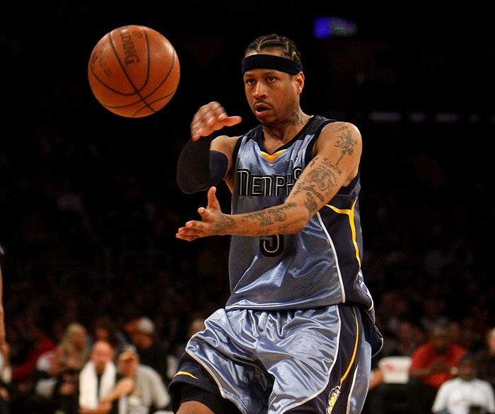 LOS ANGELES, CA - NOVEMBER 06: Allen Iverson #3 of the Memphis Grizzlies throws a pass against the Los Angeles Lakers on November 6, 2009 at Staples Center in Los Angeles, California. The Lakers won 114-98. NOTE TO USER: User expressly acknowledges and agrees that, by downloading and/or using this Photograph, user is consenting to the terms and conditions of the Getty Images License Agreement.   Stephen Dunn/Getty Images/AFP== FOR NEWSPAPERS, INTERNET, TELCOS & TELEVISION USE ONLY ==