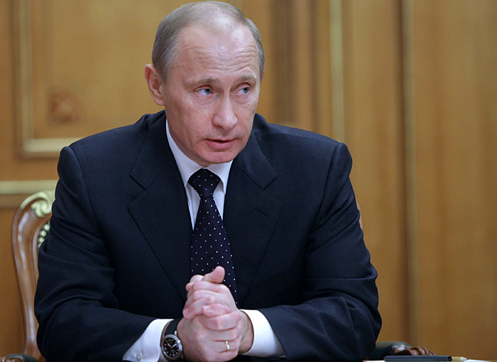 Russian Prime Minister Vladimir Putin chairs a meeting on gas issues in Moscow on November 10, 2009. The World Bank revised down its growth forecast for Russia, predicting a steeper contraction in gross domestic product of 8.7 percent in 2009 and very weak recovery for the economy in 2010.  AFP PHOTO / RIA NOVOSTI / POOL / ALEXEY NIKOLSKY