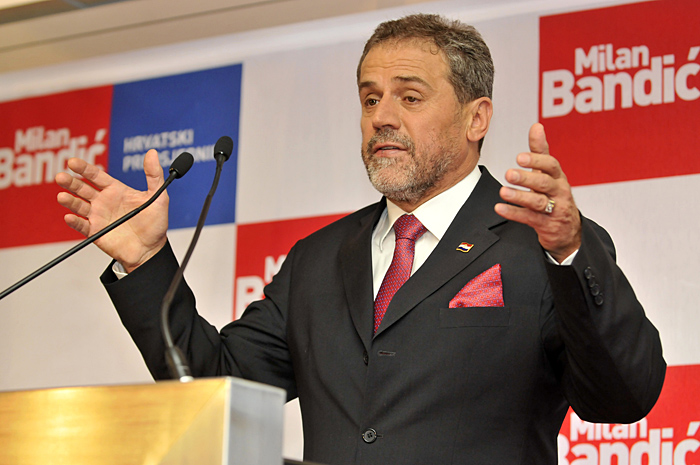 Zagreb, 051109.Sljeme, Tomislavov dom. Milan Bandic objavio u 7.00 svoju kandidaturu za Predsjednika RH na predstojecim izborima. Foto: Bruno Konjevic / CROPIX