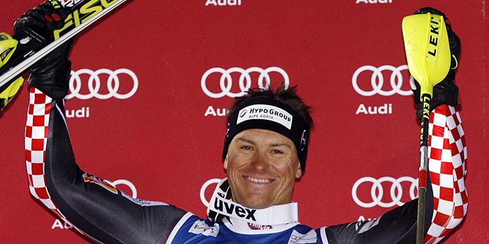Croatia's Ivica Kostelic celebrates after finishing in second place in the men's slalom World Cup race at Levi ski resort near the town of Kittila November 15, 2009.  REUTERS/Bob Strong (FINLAND SPORT SKIING)