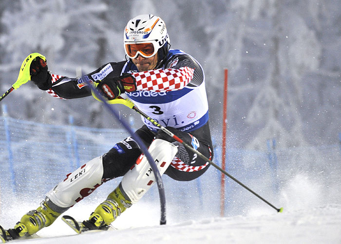 Ivica Kostelic of Croatia clears a pole during the second run of the FIS Alpine World Cup men's slalom competition in Levi on November 15, 2009. AFP PHOTO / LEHTIKUVA / Markku Ulander *** FINLAND OUT ***