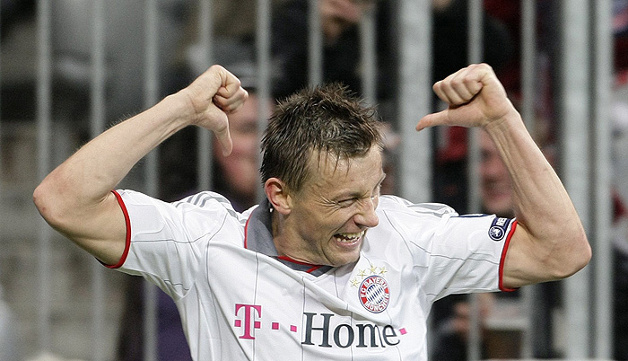 Bayern Munich's Ivica Olic celebrates a goal during their Champions League soccer match against Maccabi Haifa in Munich November 25, 2009.  REUTERS/Michaela Rehle (GERMANY SPORT SOCCER)