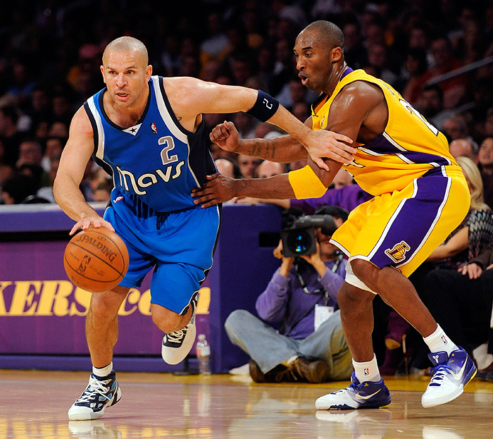 LOS ANGELES, CA - OCTOBER 30: Jason Kidd #2 of the Dallas Mavericks escapes from the defense of Kobe Bryant #24 of the Los Angekes Lakers during the basketball game at Staples Center on October 30, 2009 in Los Angeles, California. NOTE TO USER: User expressly acknowledges and agrees that, by downloading and/or using this Photograph, user is consenting to the terms and conditions of the Getty Images License Agreement.   Kevork Djansezian/Getty Images/AFP== FOR NEWSPAPERS, INTERNET, TELCOS & TELEVISION USE ONLY ==
