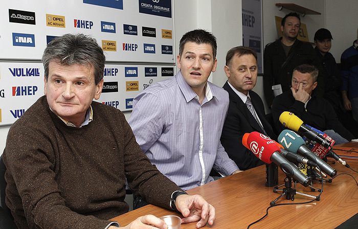 Zagreb, 261109.Hrvatski kosarkaski savez.Tiskovna konferencija novog izbornika kosarkaske reprezentacije Josipa Joke Vrankovica.Na slici: Danko Radic predsjednik HKS, Josip Vrankovic izbornik Hrvatske kosarkaske reprezentacije, Zeljko Dragsic glavni tajnik HKS, Bojan Matkovic predsjednik strucnog savjeta HKS. Foto: Nenad Dugi / CROPIX
