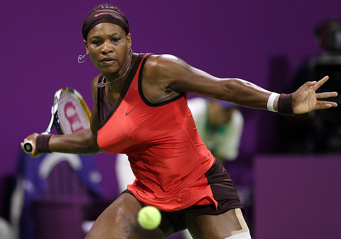 Serena Williams of the US returns to her sister Venus during their WTA Championships final tennis match at the Khalifa International Tennis and Squash Complex in Doha on November 1, 2009. Serena Williams won her second career WTA Championships title with a commanding 6-2, 7-6 (7/4) victory over sister Venus, a triumph which earned her a cool 1.55 million dollars. AFP PHOTO/KARIM JAAFAR