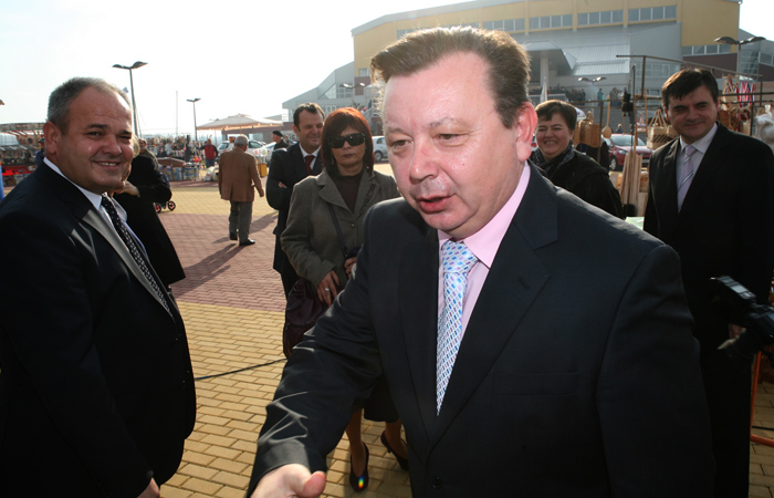 Slavonski Brod 271109.Ove godine ce prvi put tradicionalni Katarinski sajam biti odrzan u novoj dvorani Vijus. Dvoranu je kao i 14.Katarinski sajam otvorio podpredsjednik Vlade RH Bozidar Pankretic.Na slici Bozidar Pankretic i gradonacelnik Broda Mirko Duspara.Foto: Danijel Soldo / CROPIX