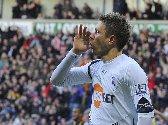 Bolton Wanderers' Ivan Klasnic celebrates scoring against Manchester City during their English Premier League soccer match in Bolton, northern England December 12, 2009. REUTERS/Nigel Roddis (BRITAIN - Tags: SPORT SOCCER) NO ONLINE/INTERNET USAGE WITHOUT A LICENCE FROM THE FOOTBALL DATA CO LTD. FOR LICENCE ENQUIRIES PLEASE TELEPHONE ++44 (0) 207 864 9000
