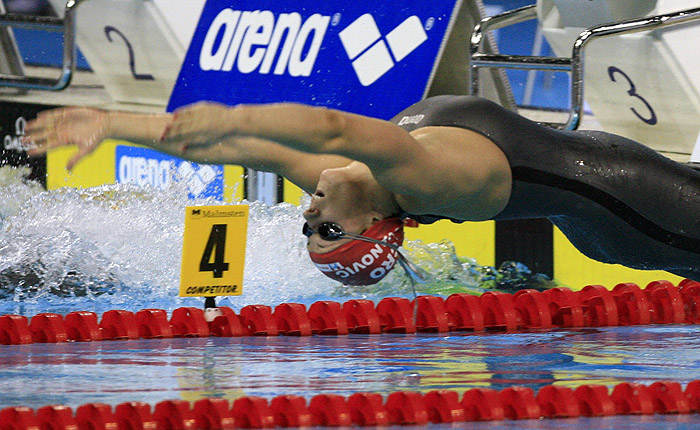 Sanja Jovanovic of Croatia dives into the pool at the start of the women's 100m backstroke semi-finals during the European Short Course Swimming Championships in Istanbul December 10, 2009. REUTERS/Osman Orsal (TURKEY SPORT SWIMMING)