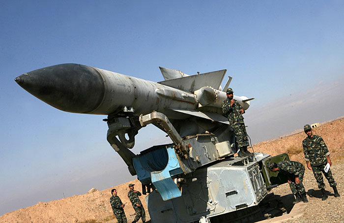 Iranian soldiers stand near a S-200 surface-to-air missile during military manoeuvres in Iran on November 26, 2009. Iran began five days of manoeuvres on November 22 aimed at preparing responses to aerial threats against the country's nuclear facilities -- from reconnaissance to actual assault. AFP PHOTO/FARS NEWS/ALI SHAYEGAN