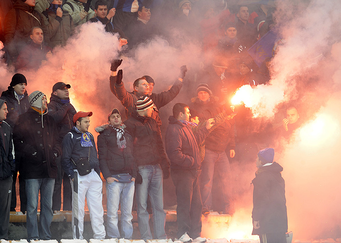 Zagreb, 161209.Trening Dinama na pomocnom terenu Hitrec - Kacijan pred nogometnu utakmicu Uefine Europske Lige izmedju Dinama i rumunjskog Temisvara, na tribini navijaci BBB kao podrska pred sutrasnju utakmicu s obzirom da ne mogu sutra biti na stadionu zbog Uefine kazne dvije utakmice bez publike.Foto: Drago Sopta / CROPIX
