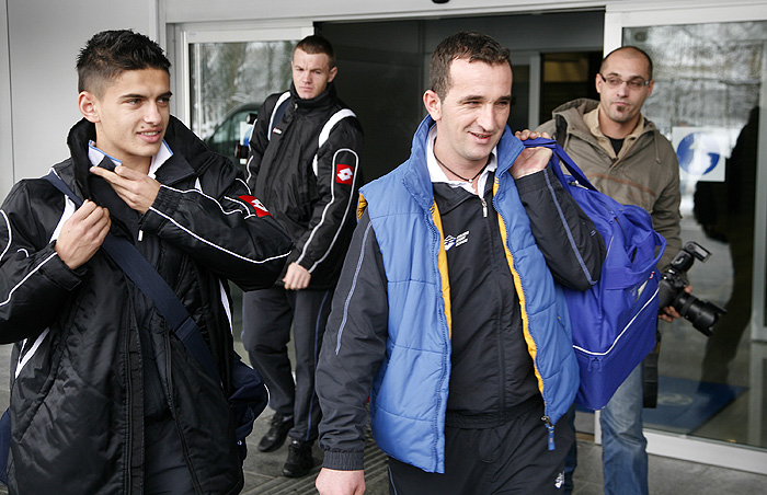 Zagreb,161209.Dolazak igraca FC Timisoara u zracnu luku Pleso uoci utakmice NK Dinama i FC Timisoara na Maksimirskom stadionu.Foto: Ranko Suvar / CROPIX