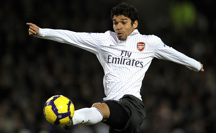 Arsenal's Croatian forward Eduardo controls the ball during the English Premier League football match against Burnley at Turf Moor, Burnley, north-west England on December 16, 2009. AFP PHOTO/ANDREW YATES. FOR  EDITORIAL USE Additional licence required for any commercial/promotional use or use on TV or internet (except identical online version of newspaper) of Premier League/Football League photos. Tel DataCo +44 207 2981656. Do not alter/modify photo
