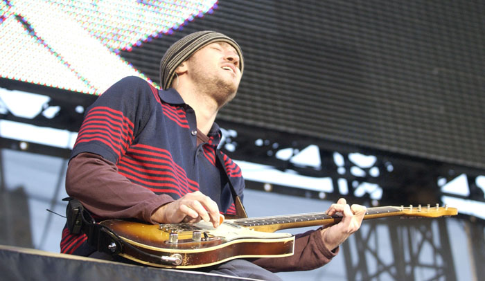 Pictures must be credited ©Bret Thompsett/ALPHA 055183 20.06.2004 John Frusciante from Red Hot Chili Peppers -Red Hot Chili Peppers in Concert in Hyde Park, London