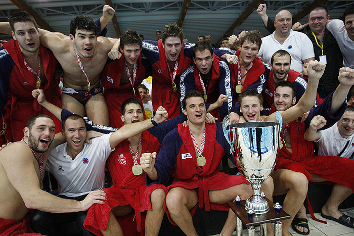 Zadar, 201209.Bazen na Visnjiku .Finalna utakmica  Kupa Hrvatske   VK Jug (bijeli) - VK Mladost (plavi).Na fotografiji: Slavlje Jugasa.Foto: Jure Miskovic / CROPIX