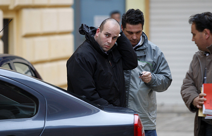 Zadar, 221209.Danas su istraznom sucu Zupanijskog suda u Zadru privedeni Dejan Pupovac (33) direktor prodaje u autokuci Zadar i Niko Lisica (32) (na slici) iz iste autokuce tim-a za financiranje i Audi prodaju.Foto: Jure Miskovic / CROPIX