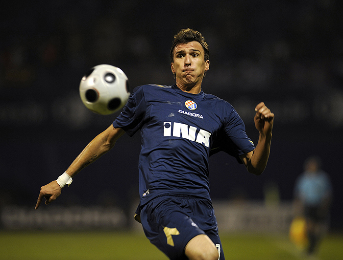 Zagreb, 200809.Kvalifikacijska nogometna utakmica za ulazak u Uefinu Europsku ligu izmedju zagrebackog Dinama i skotskog Heartsa.Na slici: Mario Mandzukic.Foto: Drago Sopta / CROPIX