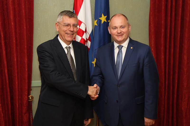 2f1b568a-a198-4745-9e2e-75c98a26c3f6