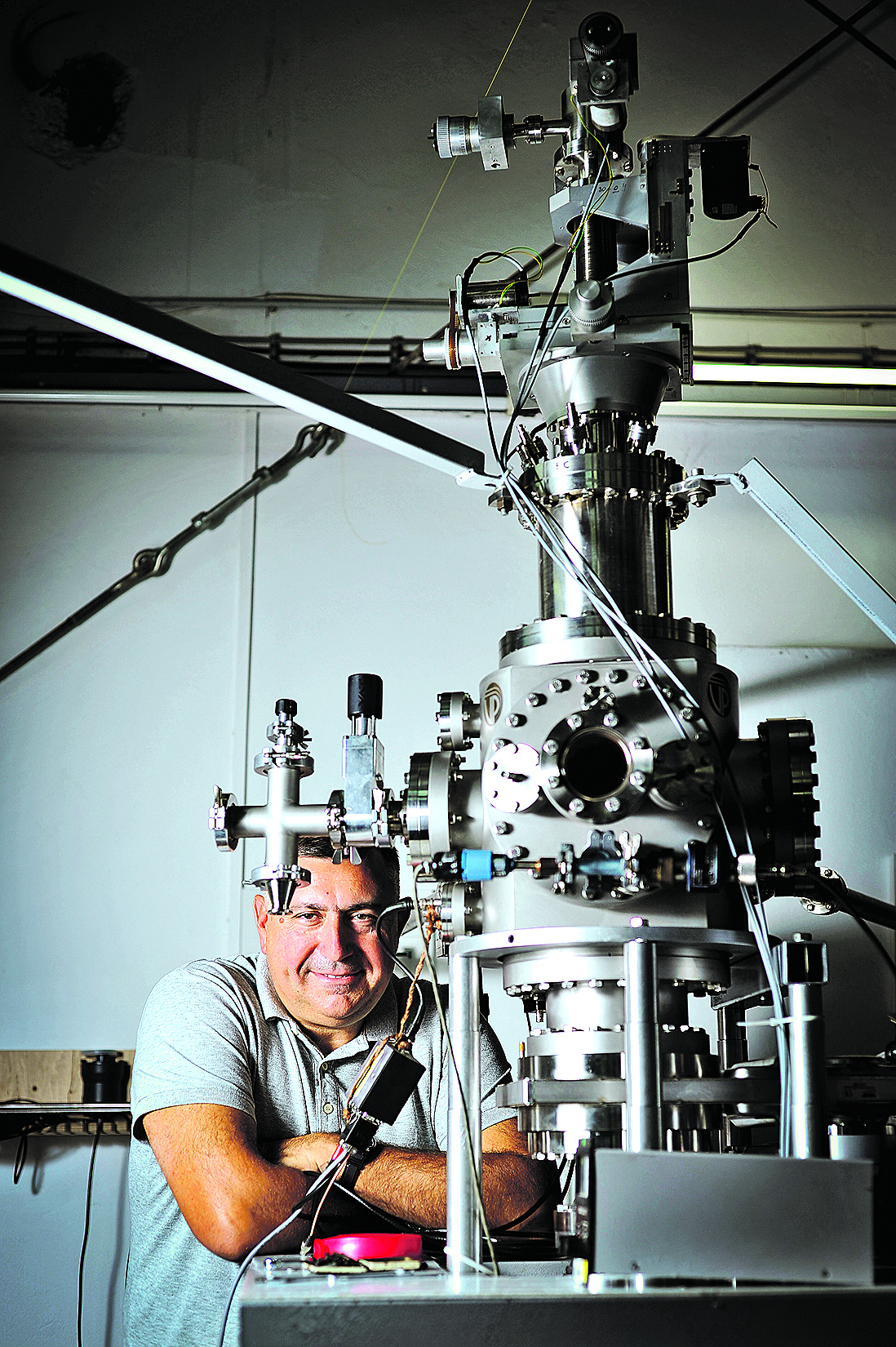 Zagreb, 270814. 
Fizicar Tonci Tadic koji je na celu hrvatskog odjela ITER-a, medjunarodnog projekta gradnje prvoga termonuklearnog fuzijskog reaktora, fotografiran na Institutu Rudjera Boskovic.
Foto: Boris Kovacev / CROPIX