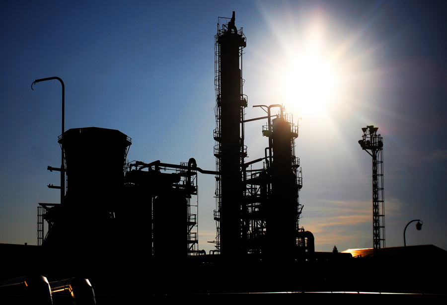 Bosanski Brod 080211.Proizvodni pogoni Rafinerije nafte u Bosanskom BroduNa slici proizvodni pogoni Rafinerije nafte.Foto: Danijel Soldo / CROPIX