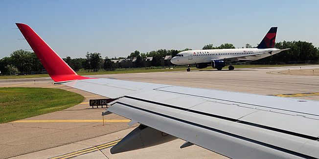 (FILES) - File picture taken May 28, 2009 shows a Delta Airlines jet landing at the Minneapolis/St. Paul International Airport in Minnesota. The US airline said July 22, 2014 it was indefinitely suspending flights between the United States and Israel, citing security concerns. In a statement, the carrier said it had diverted a flight bound for Tel Aviv's Ben Gurion International Airport to Paris on Tuesday after 