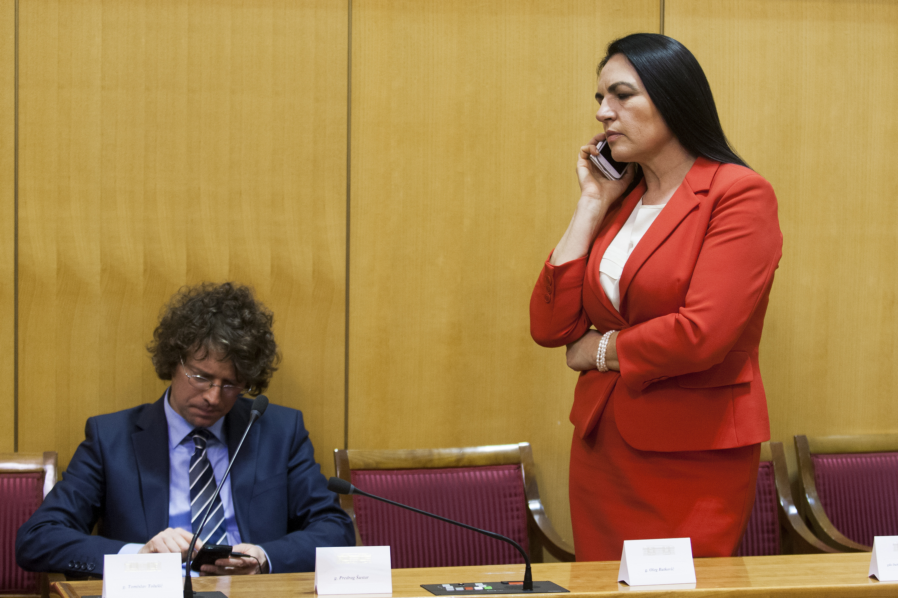 Zagreb, 220116.
Sabor RH, Trg Sv. Marka.
Druga sjednica osmog saziva Sabora RH.
Na fotografiji: Predrag Sustar, Dubravka Jurlina Alibegovic.
Foto: Tomislav Kristo / CROPIX