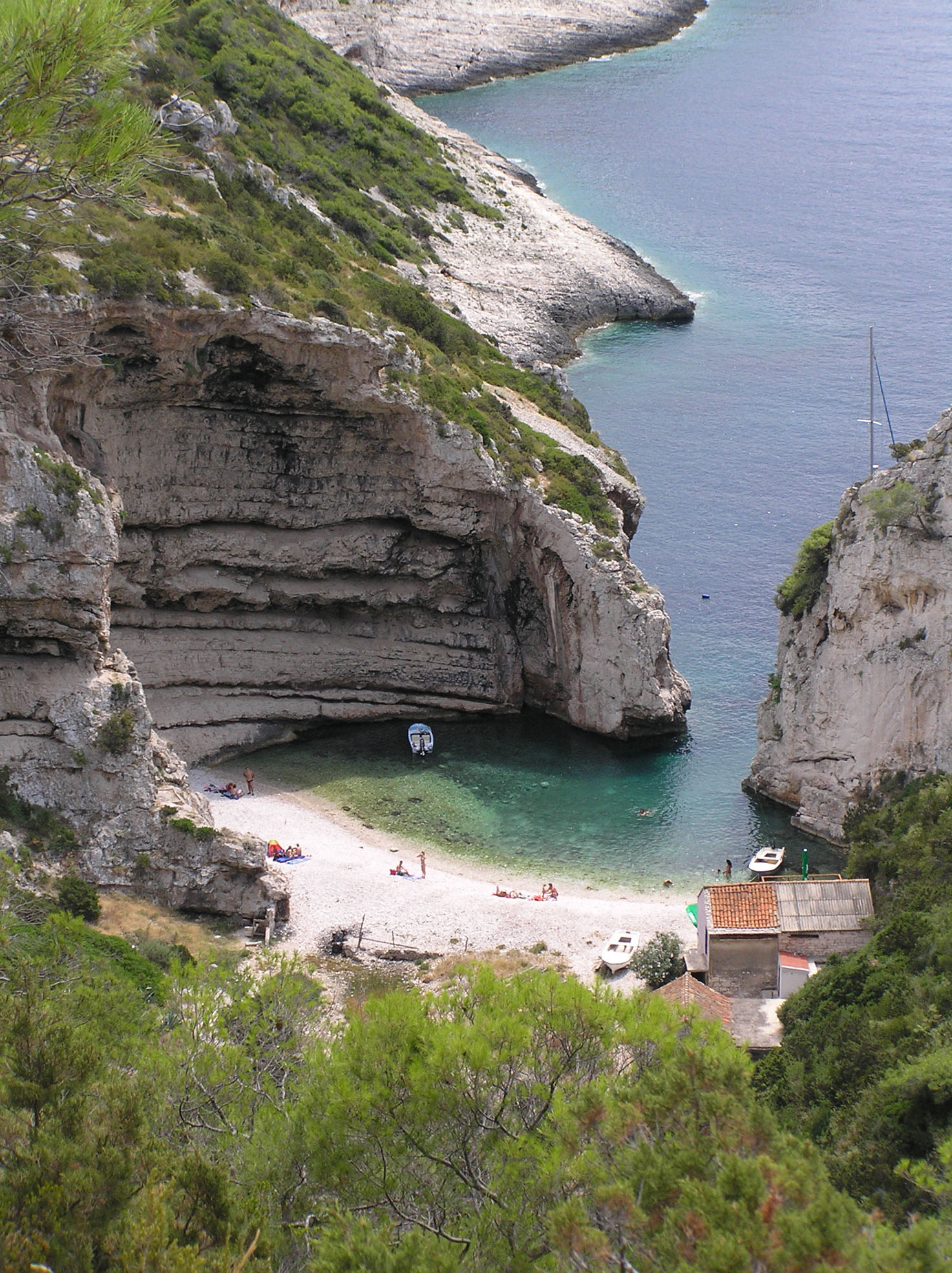 vis,110806
uvala i plaza  stiniva
foto:bogoljub mitrakovic
-pok-
     