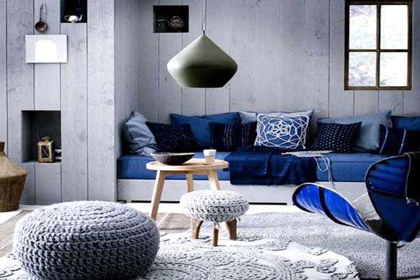 blue-interior-design-ideas-with-hanging-lamp.bin