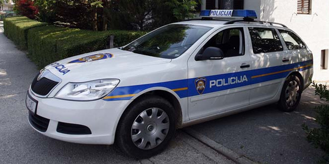 policija_automobil_396183S1