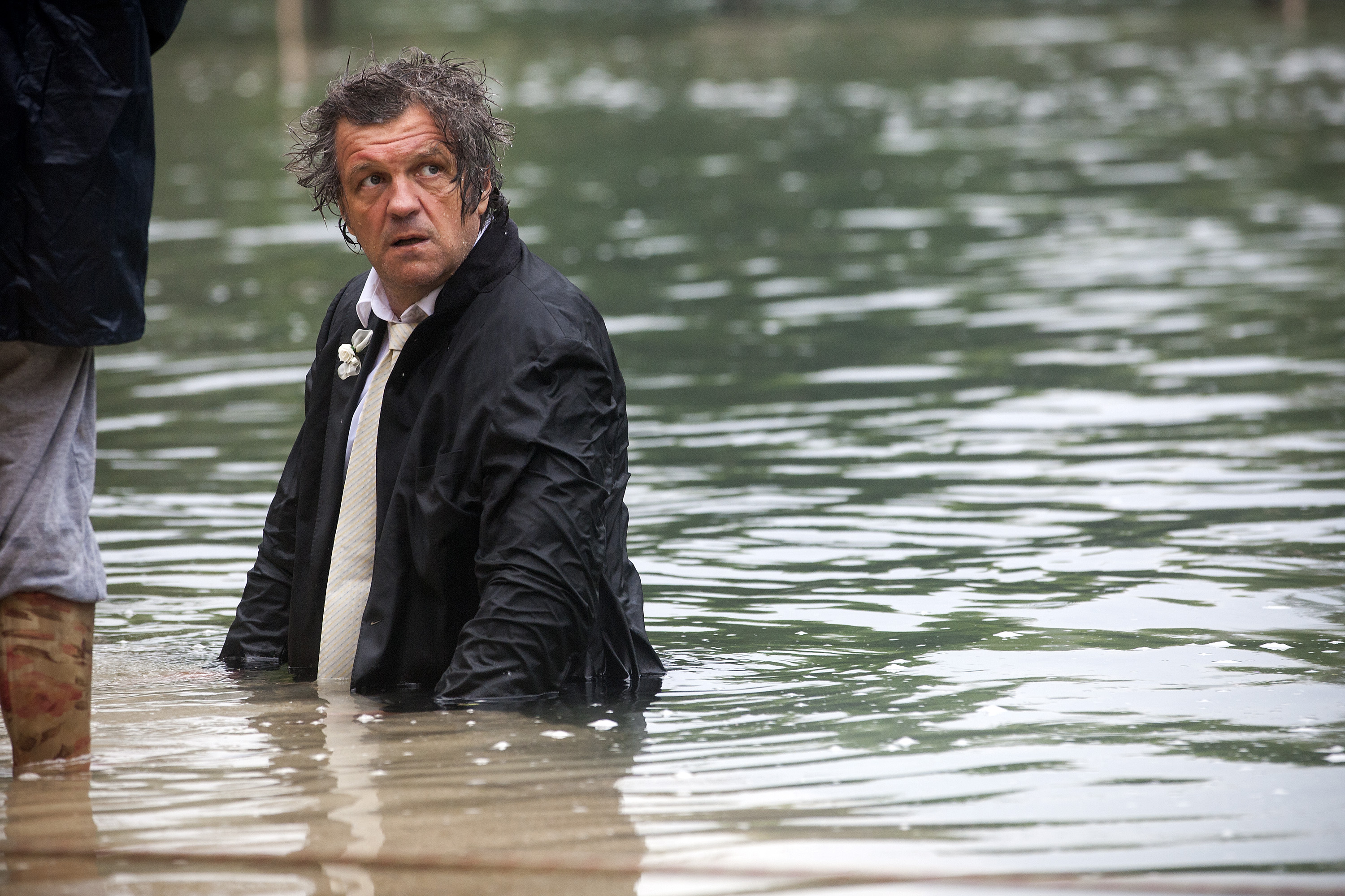 Redatelj Emir Kusturica na lokaciji snimanja scene za film Ljubav i rat u kojem glumi Monica Bellucci