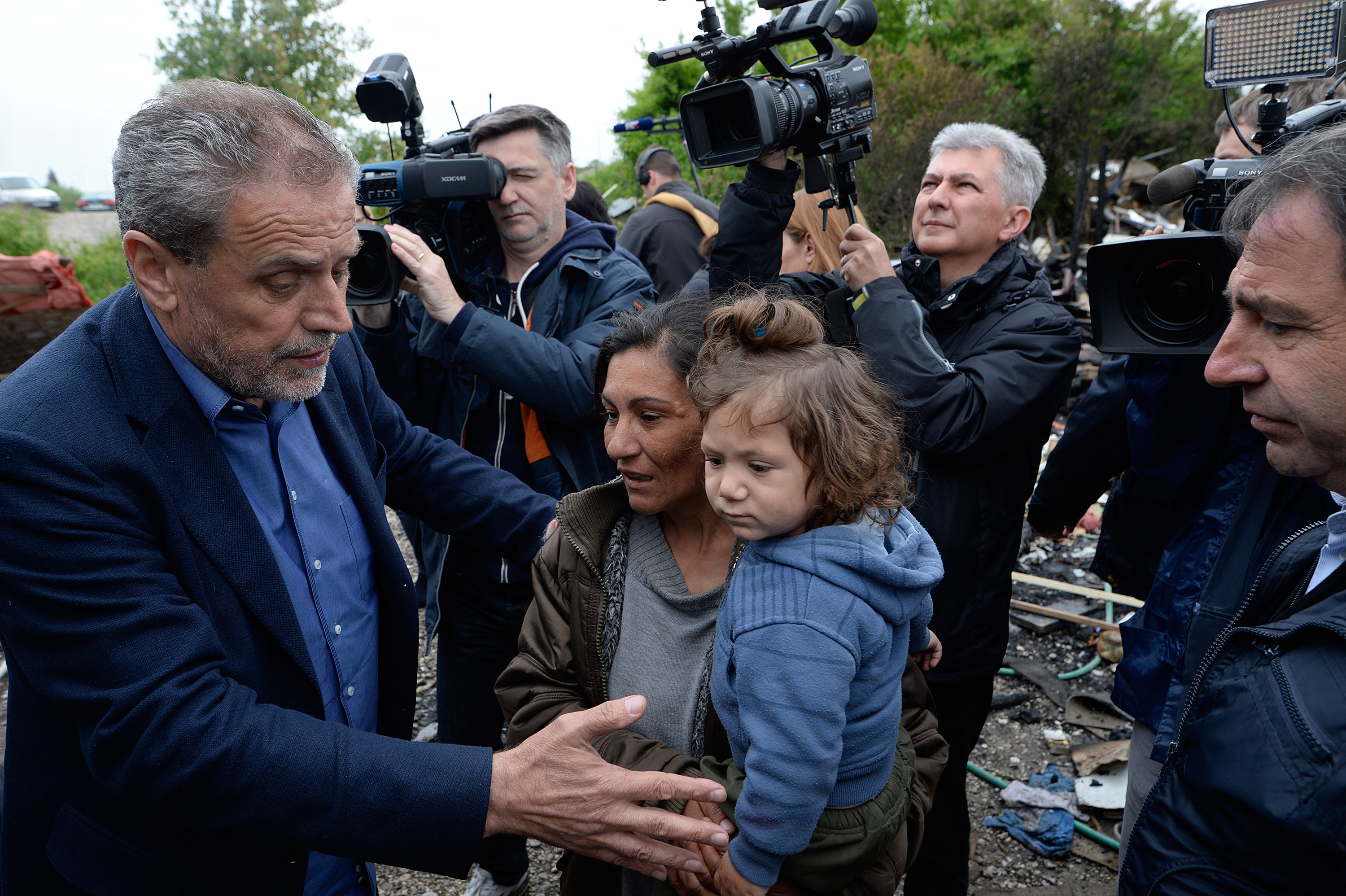 Gradonačelnik Milan Bandić posjetio je 11-eročlanu romsku obitelj Rama u Kozari Boku