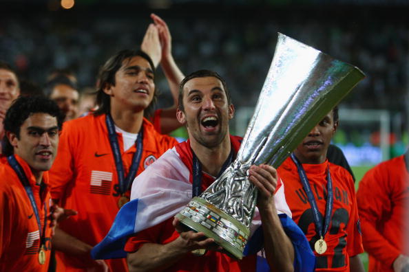 ISTANBUL, TURKEY - MAY 20:  Darijo Srna of Shakhtar Donetsk holds the UEFA Cup Trophy following his team's victory after extra time at the end of the UEFA Cup Final between Shakhtar Donetsk and Werder Bremen at the Sukru Saracoglu Stadium on May 20, 2009 in Istanbul, Turkey.  (Photo by Mike Hewitt/Getty Images)