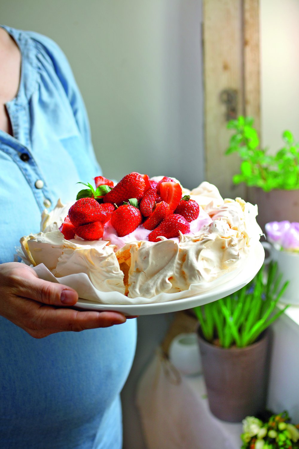 torta-pavlova-s-jagodama.bin