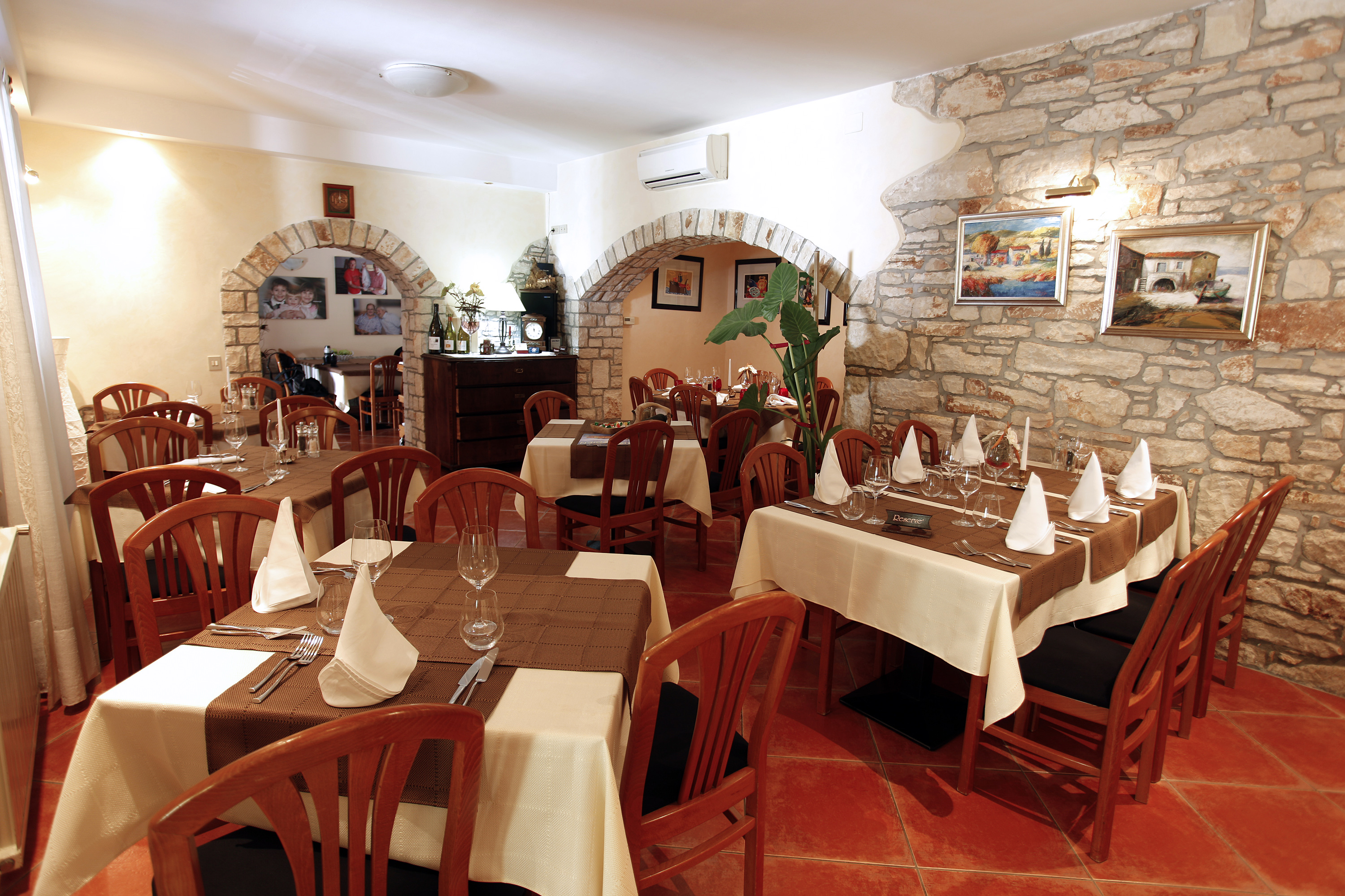 novigrad-30-04-2012-konoba-cok-3.bin