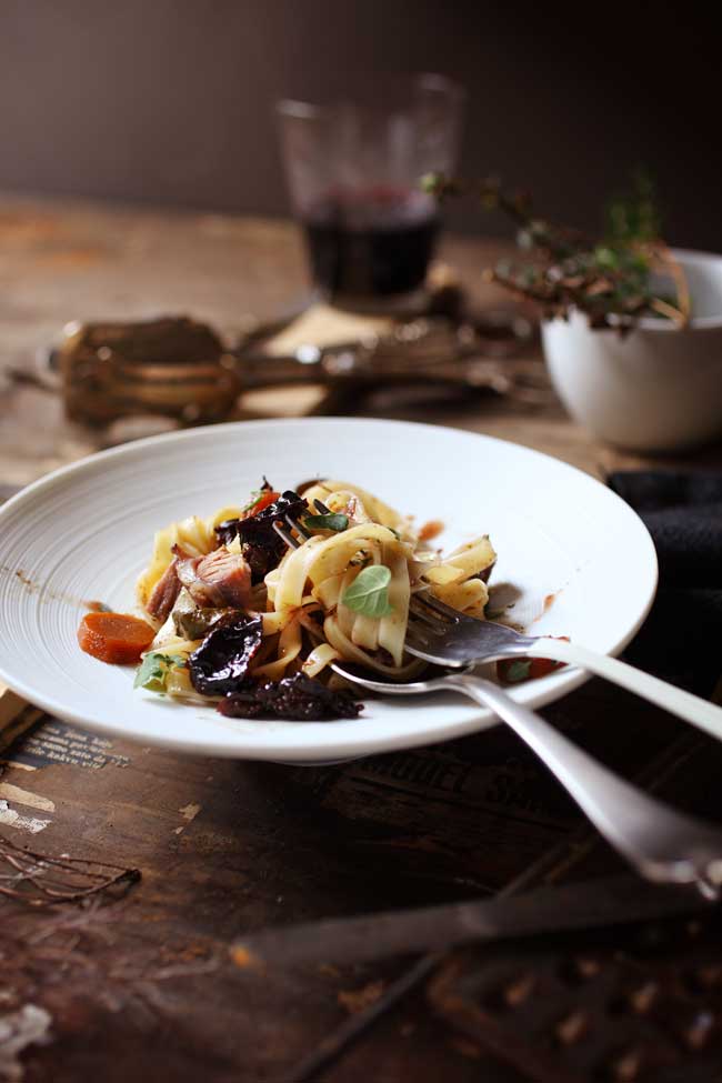 tagliatelle-u-umaku-od-vina-i-suhih-sljiva.bin