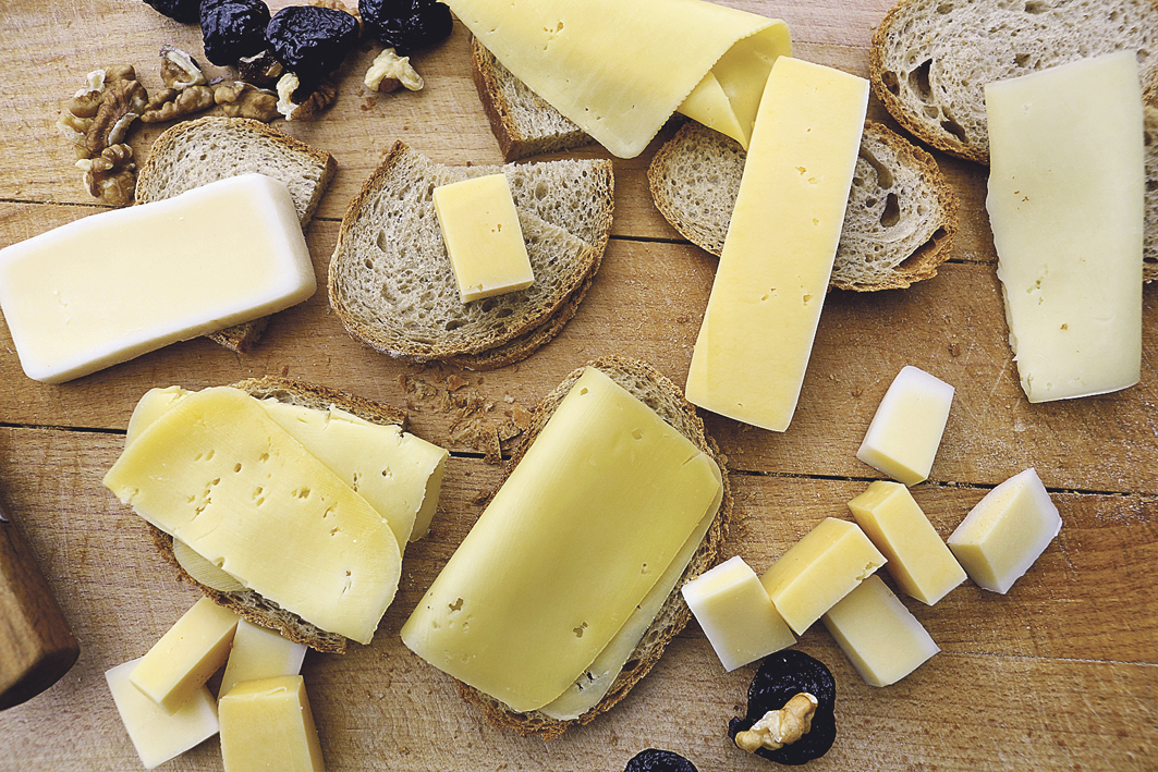 zagreb-20-02-2013-razne-vrste-sira-gauda.bin