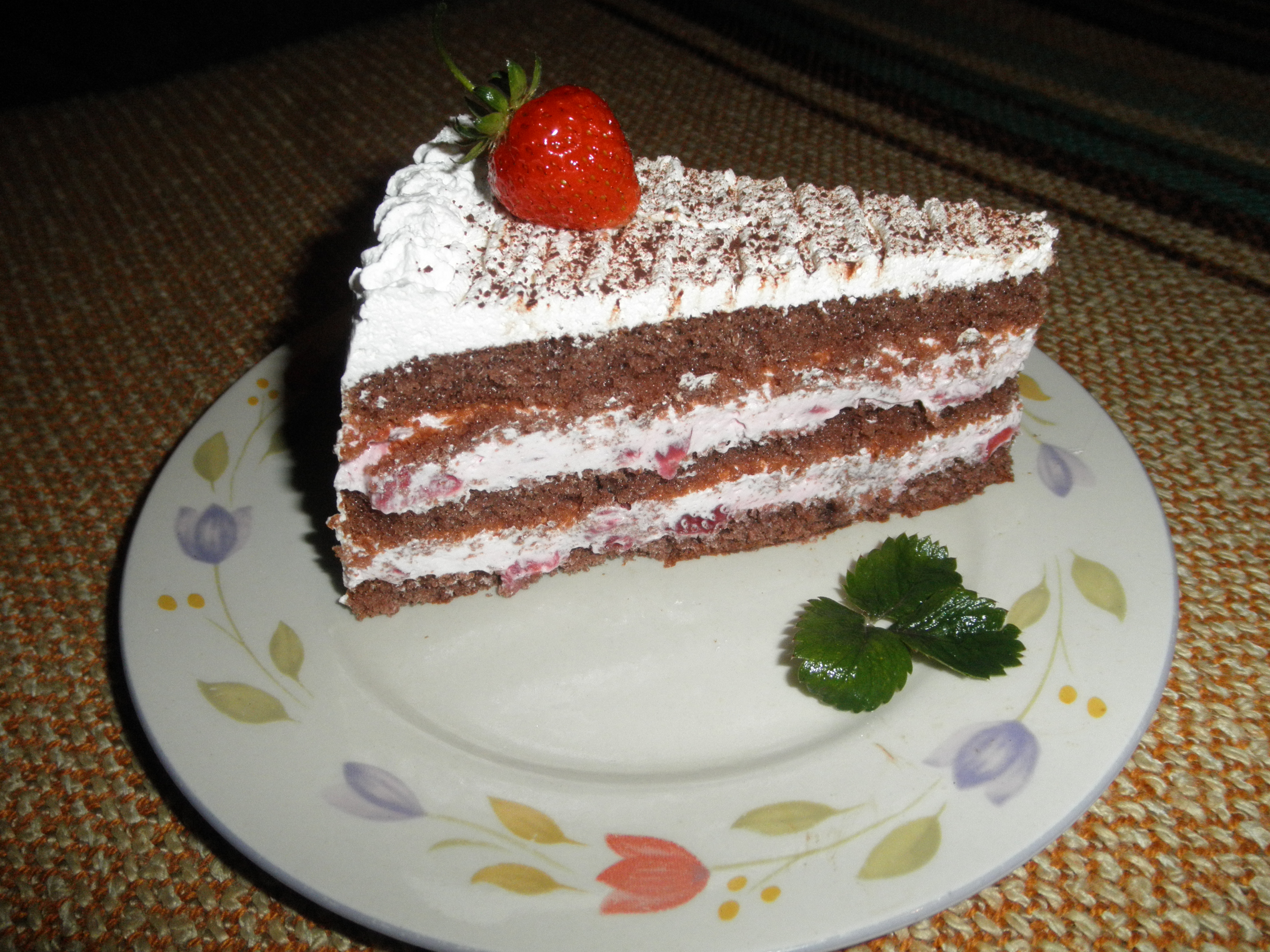 jogurt-torta-od-jagoda.bin